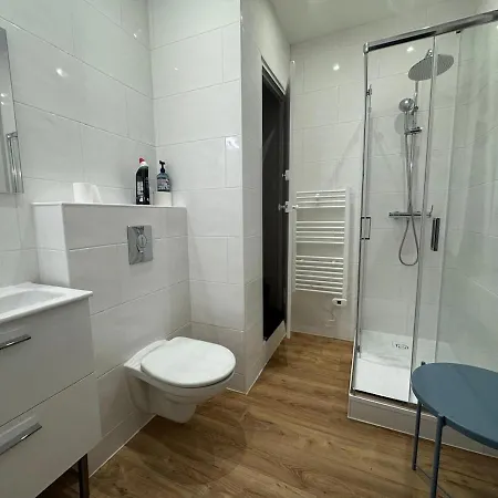 Fully Renovated And Secured Charming Place Apartman *