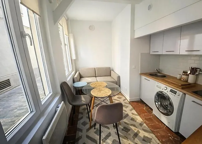 Fully Renovated And Secured Charming Place Apartman Párizs